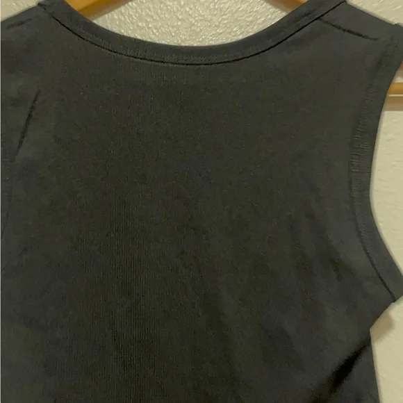 Elegant Black Sleeveless Tank Top - Picture 5 of 7